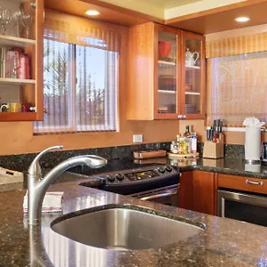 Orchid Suite, 1 Bedroom, Sleeps 4, Pool & Bbq, Pre-Renovation Summer Sale , Kihei United States